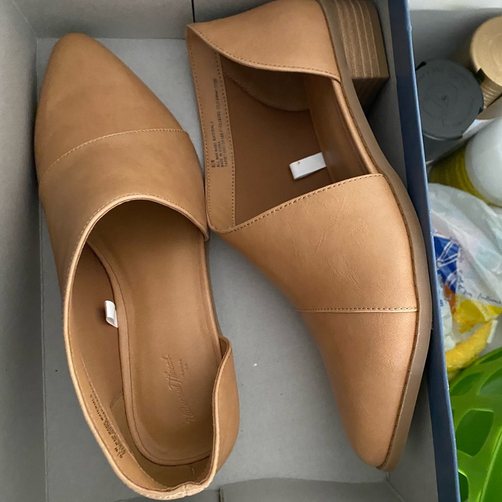 Universal Thread Women's Tan Flats